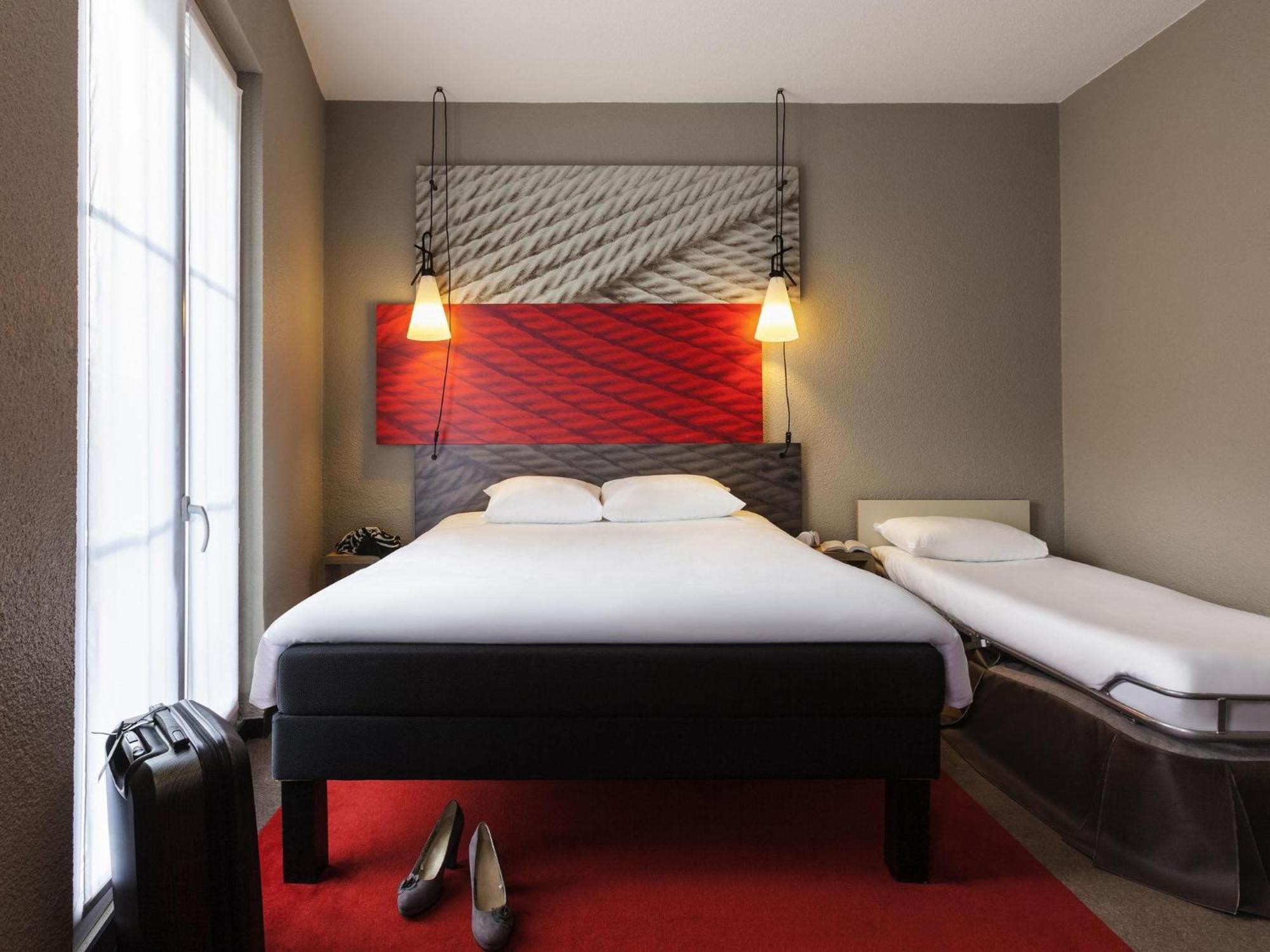 Standard Double Room One Double One Single Bed Non-Smoking