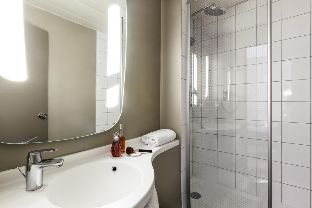 Standard Double Room One Double One Single Bed Non-Smoking